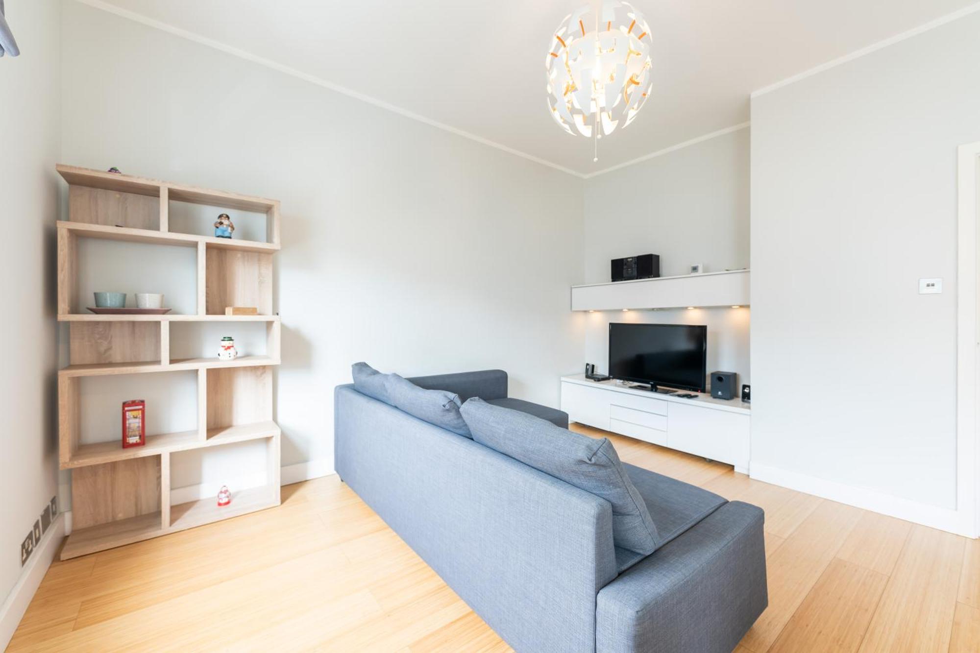 Special Offer! Bright & - Up To 4 Apartament
