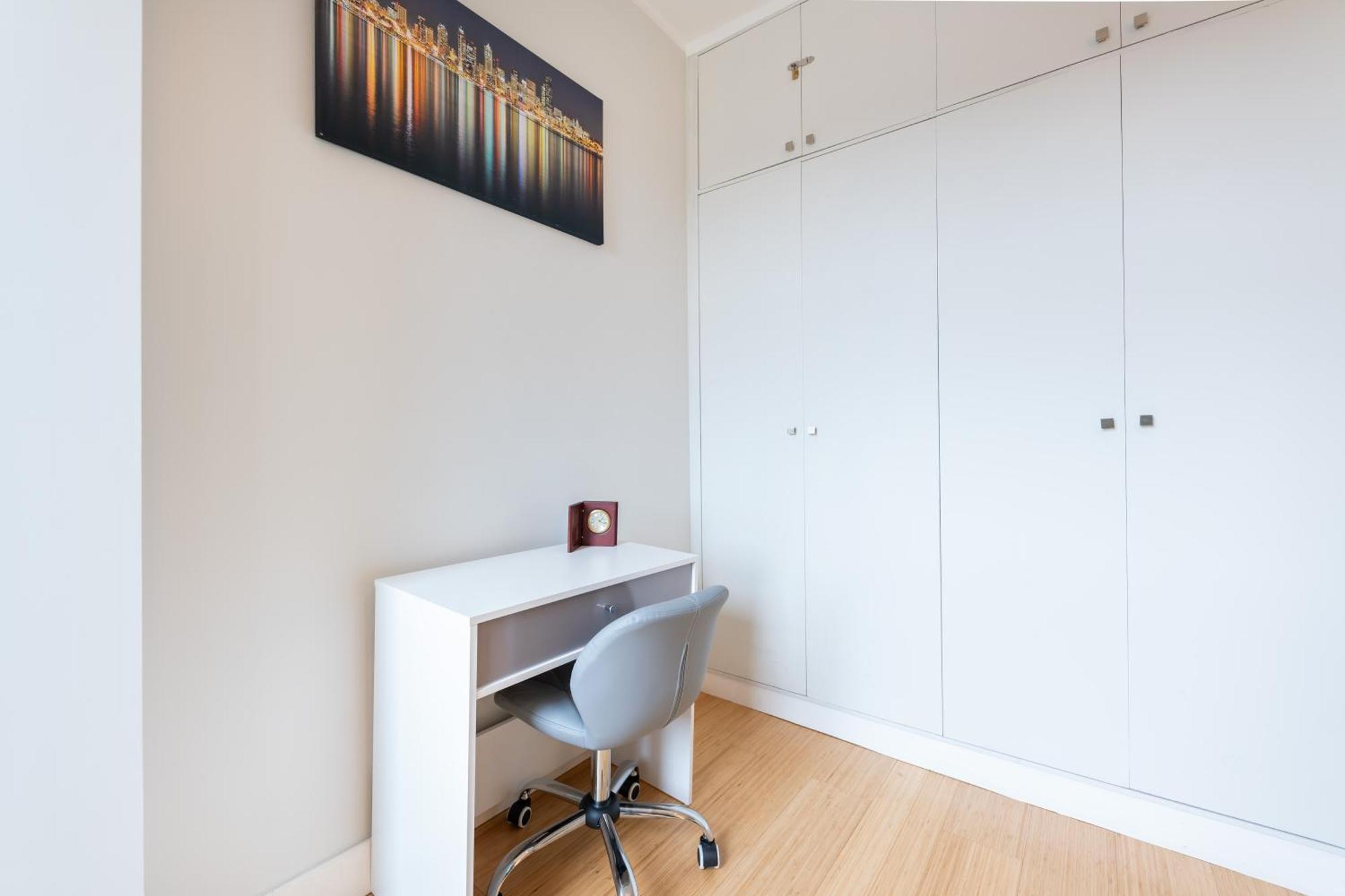 Special Offer! Bright & - Up To 4 Apartament