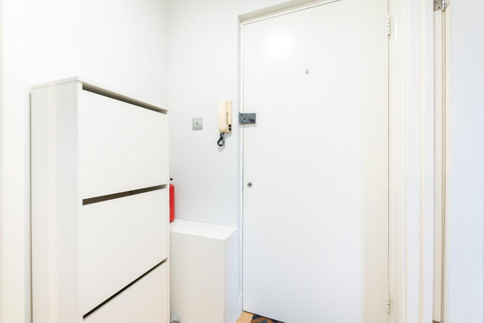 Special Offer! Bright & - Up To 4 Apartament *
