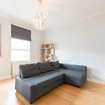 Special Offer! Bright & Central Apt - Up To 4