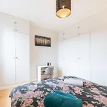 Special Offer! Bright & Central Apt - Up To 4